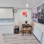 Westfield 2 Bedroom Apartment - Edinburgh