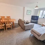 Westfield 2 Bedroom Apartment - Edinburgh